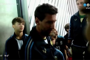 珍贵瞬间！梅西国家队收官战，带着三个儿子一起出场