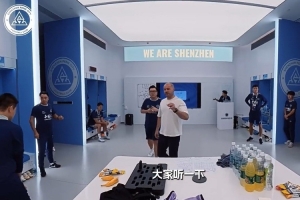 中场休息，更衣室里主教练坚定的声音，为下半场实现反超注入了强心剂